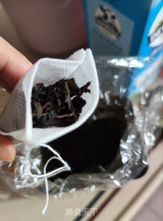 简易奶茶的做法步骤：2