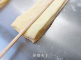 油条的做法步骤：7