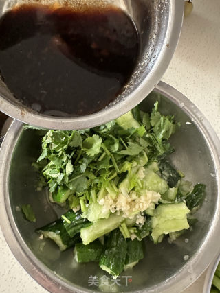 手拍青瓜的做法步骤：4