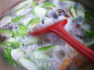 河虾蛤蜊棱角丝瓜汤的做法步骤：7