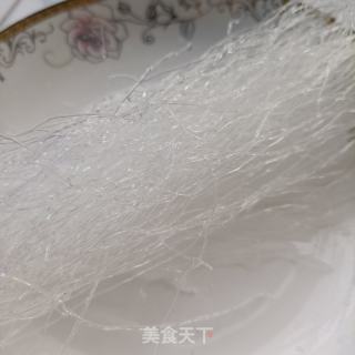 瑶柱粉丝水萝卜汤的做法步骤：5