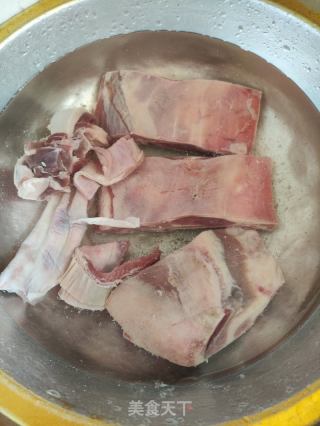 清炖羊排的做法步骤：1