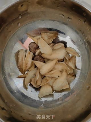 金耳羹的做法步骤：2