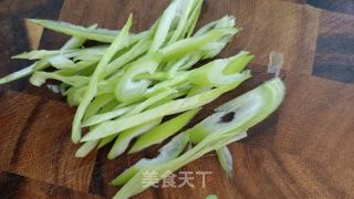 干煸干豆腐丝的做法步骤：2