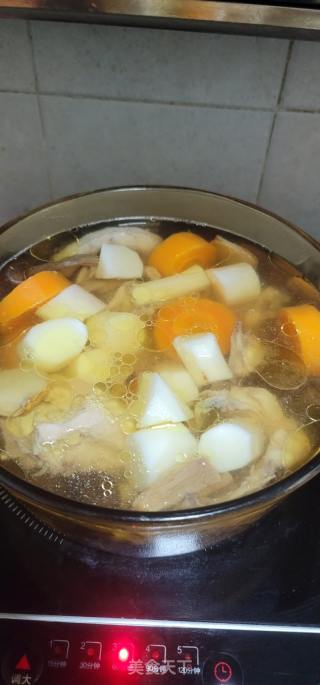 鹿茸菇山药鸡架汤的做法步骤：10