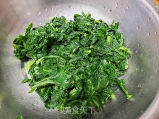 莙荙菜叶炒黑木耳的做法步骤：1