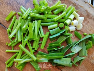 洋葱芹菜炒辣枪的做法步骤：5