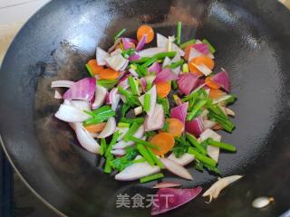 洋葱芹菜炒辣枪的做法步骤：6