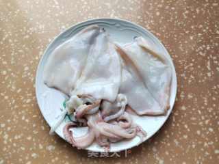 肉丝甜豆炒鱿鱼的做法步骤：1