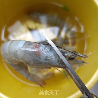 鲜虾炒马兰头的做法步骤：3
