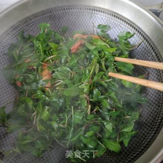 鲜虾炒马兰头的做法步骤：10