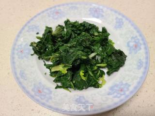 莙荙菜叶炒鸡蛋的做法步骤：1