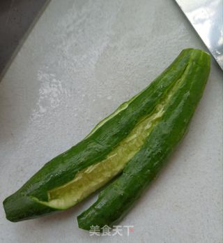 鸡蛋鸽肉拌黄瓜的做法步骤：2