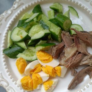 鸡蛋鸽肉拌黄瓜的做法步骤：6