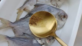 干煎鲳鱼的做法步骤：4
