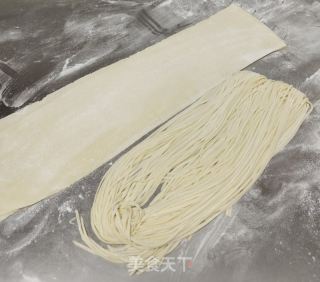 现压早餐鸡蛋面的做法步骤：6