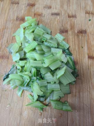 莙荙菜杆炒黄豆的做法步骤：1