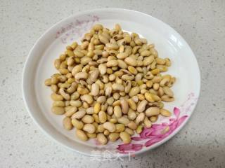 莙荙菜杆炒黄豆的做法步骤：3