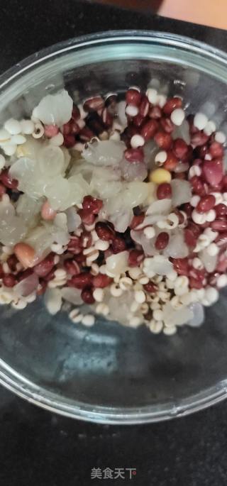 莲子百合红豆薏仁糖水的做法步骤：3