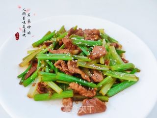 芹菜炒肉的做法步骤：1