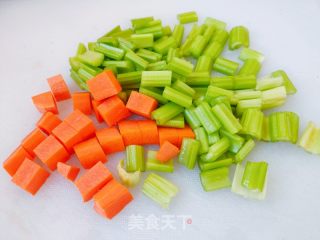 炝拌芹菜花生米的做法步骤：2