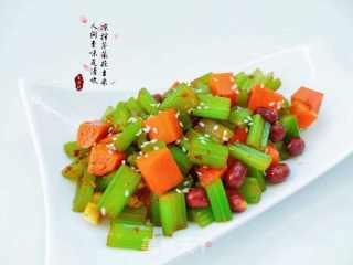 炝拌芹菜花生米的做法步骤：5