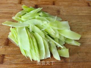 莴笋炒绿豆芽的做法步骤：1