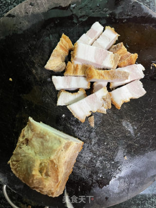 板栗焖五花肉的做法步骤：3