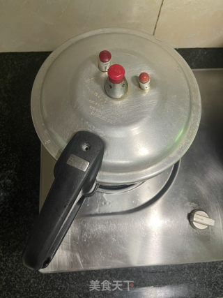 板栗焖五花肉的做法步骤：10