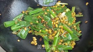 小葱炒黄豆的做法步骤：8