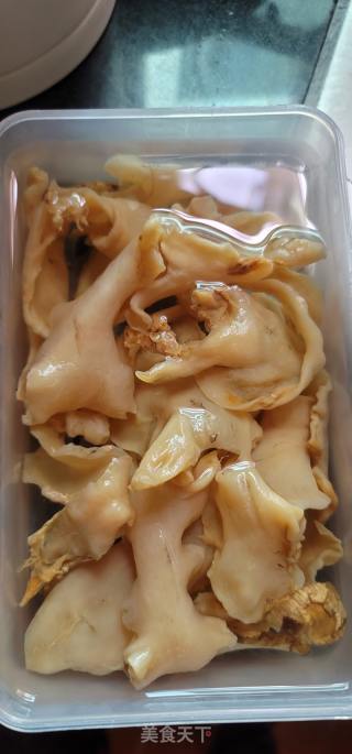 海椰皇花胶鸡汤的做法步骤：2
