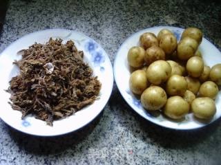 笋干菜烧小土豆的做法步骤：1
