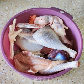 艾草焖鸡的做法步骤：1