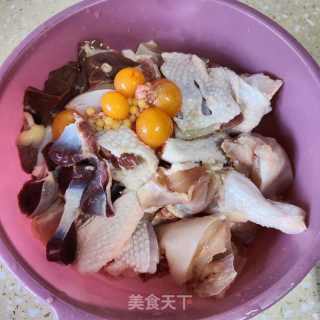 艾草焖鸡的做法步骤：2