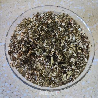 艾草焖鸡的做法步骤：3