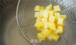 孜然土豆香肠的做法步骤：2