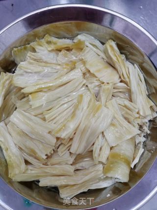 排骨蒸腐竹的做法步骤：1
