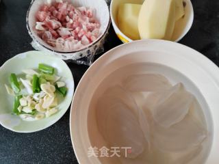 肉沫粉皮土豆的做法步骤：1