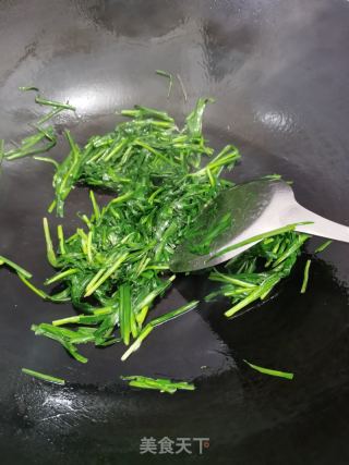 椒盐韭菜的做法步骤：4