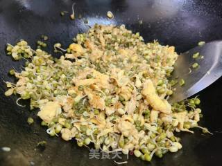 绿豆芽炒鸡蛋的做法步骤：3