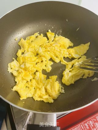 青菜仔炒鸡蛋的做法步骤：2