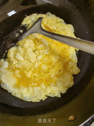 鸡蛋青椒炒嫩南瓜的做法步骤：5