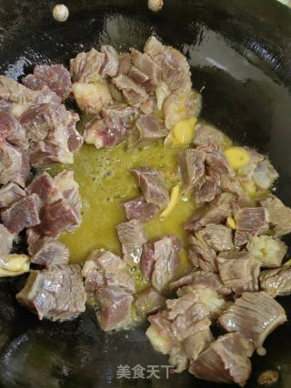 土豆烧牛肉的做法步骤：3