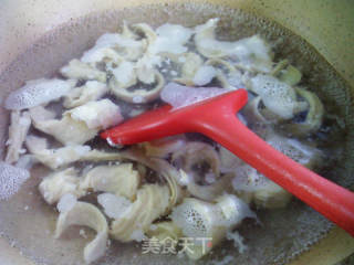 蘑菇炒面筋的做法步骤：3