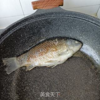 绿豆芽炖鲫鱼的做法步骤：4
