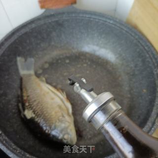 绿豆芽炖鲫鱼的做法步骤：6