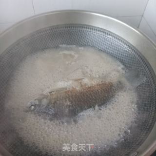 绿豆芽炖鲫鱼的做法步骤：9