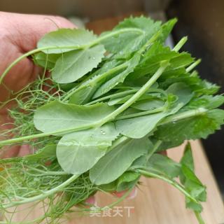 豌豆尖鸡汤面的做法步骤：2