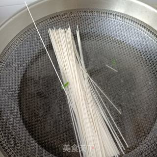 豌豆尖鸡汤面的做法步骤：3