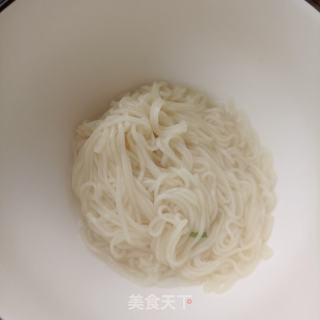 豌豆尖鸡汤面的做法步骤：5